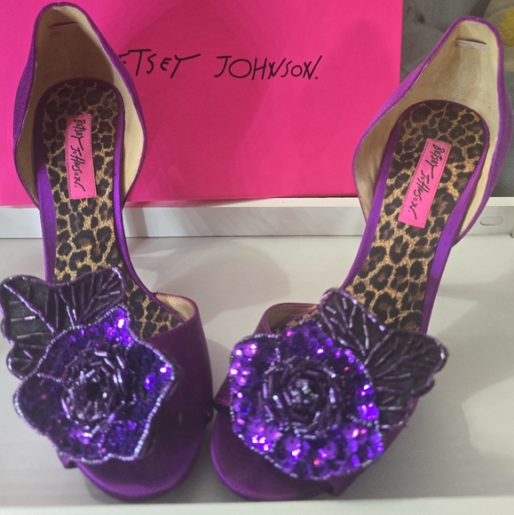 Vintage Betsey Johnson Satin & Sequin Purple Heels Iris - Picture 3 of 8